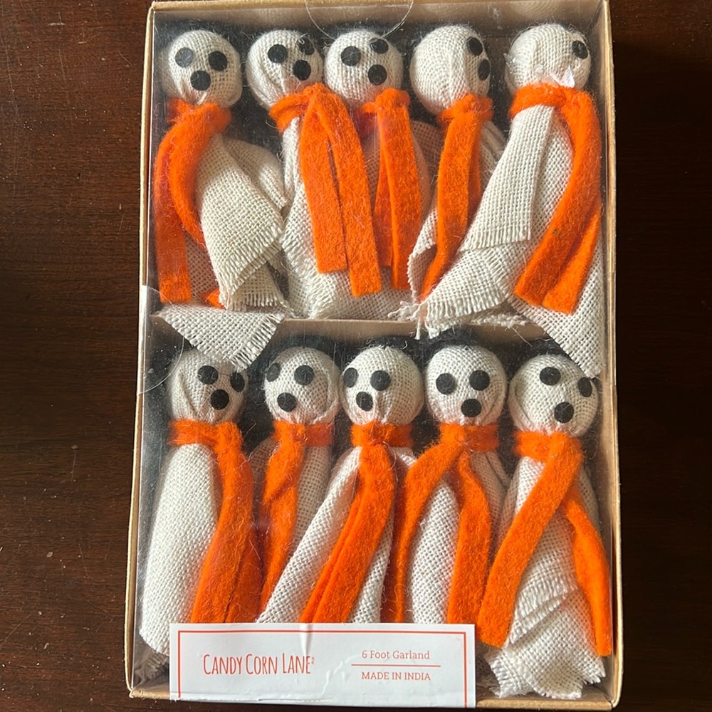 6 Foot Garland Ghosts made of Burlap and felt, NIB